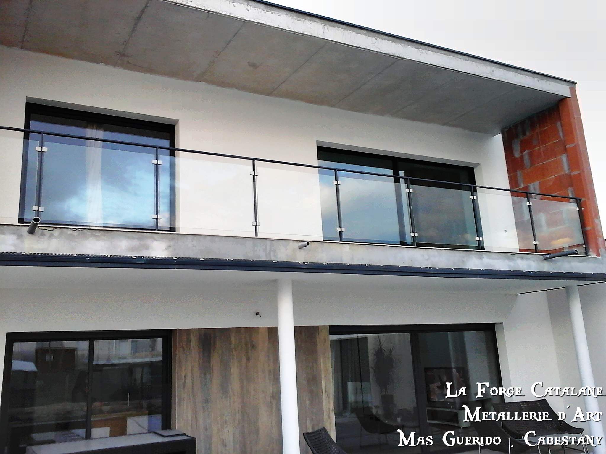 garde corps vitrage ossature tube rectangulaire forge catalane 2.jpg